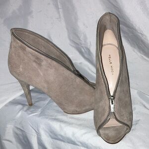 Pelle Moda Tan Zippered Peep-Toe Heels